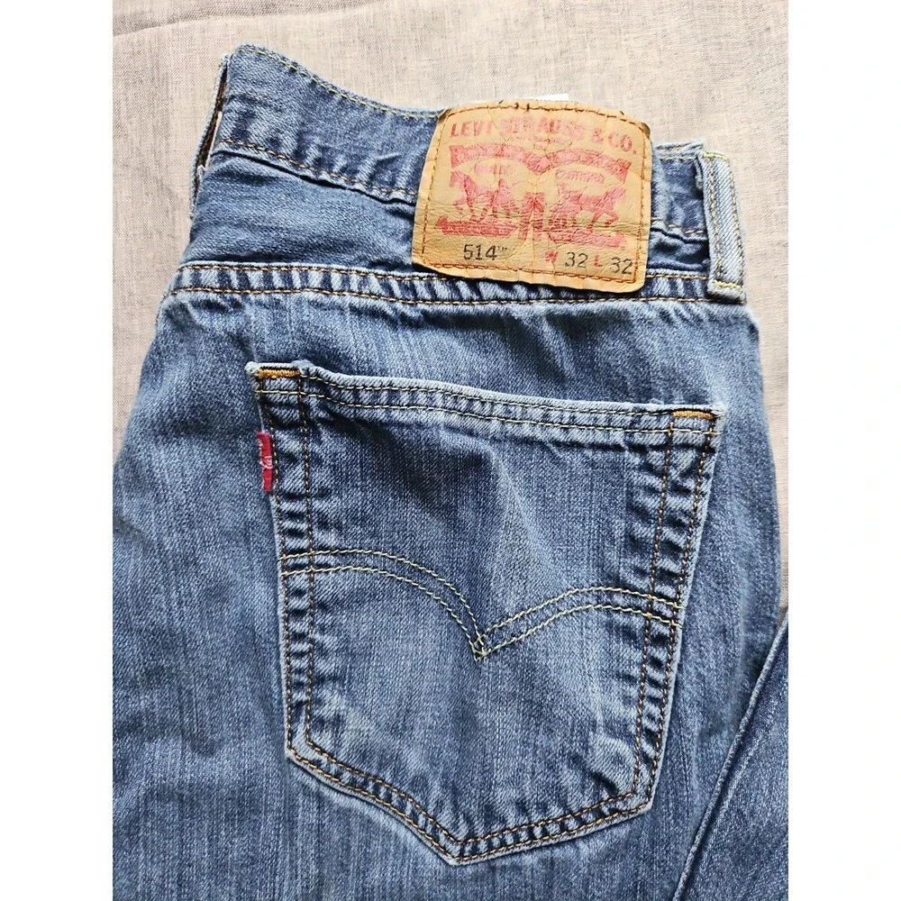 Levis 514 Jeans Mens Size 32 x 32 Relaxed Fit Straight Leg Stretch Denim